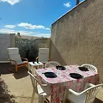 Agreable Petite Maison 2 Chambres, De 48m2 Sans Vis-a-vis Et Parking Privatif Ferienhaus