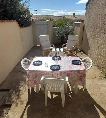 Agreable Petite Maison 2 Chambres, De 48m2 Sans Vis-a-vis Et Parking Privatif Agde